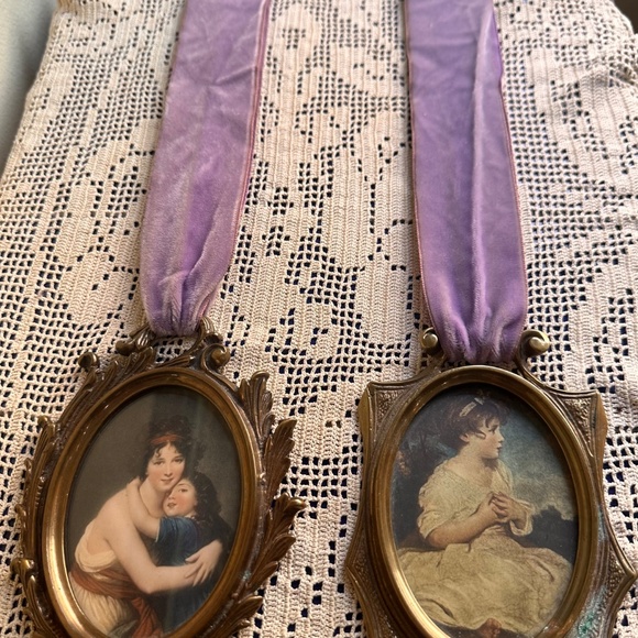 Pair Antique Brass PIcture Frames w/ Silk Portraits and Velvet Ribbons - Picture 12 of 12